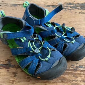 Keen kids sandals, size 5.